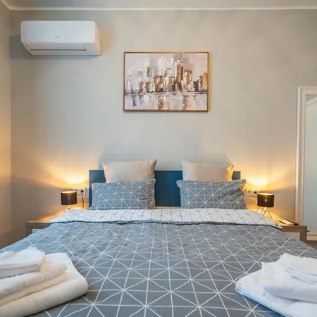 아파트 Luxurious And Comfy With Location