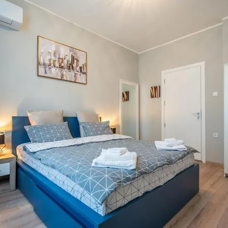 Luxurious And Comfy With Location